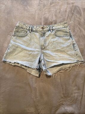 Women’s Light Wash Denim Shorts